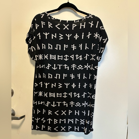 Killstar - M/L shirt with runes print - Picture 2 of 3
